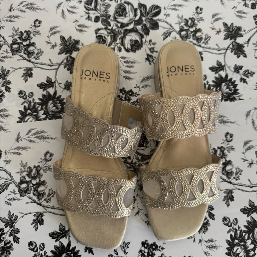 Jones New York Women's Silver Cut-Out Sandals